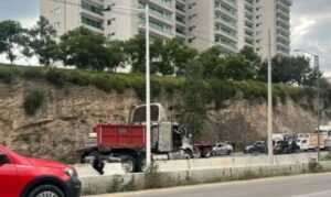 Accidente de tráiler en el Periférico Ecológico
