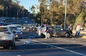 Choque múltiple genera caos vial en el Periférico Ecológico con dirección a Amozoc