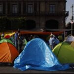 Maestros de la CNTE instalan plantón en el Zócalo capitalino
