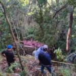 DESBARRANCA AUTO; HAY UN MUERTO