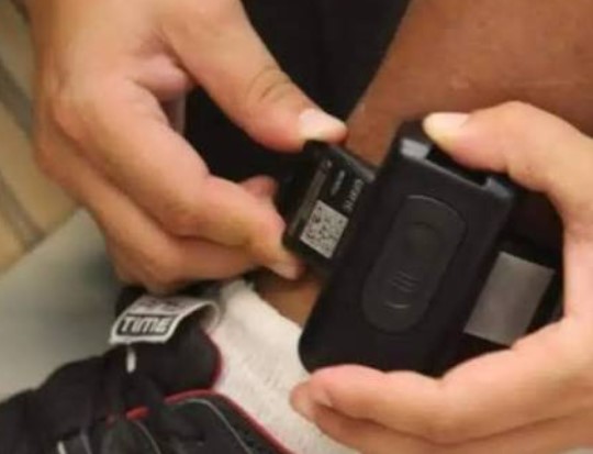 PUEBLA COMPRA 100 BRAZALETES DE VIGILANCIA
