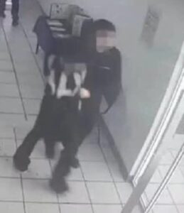 CONDENAN A ADOLESCENTE POR ASESINATO DE MAESTRAS