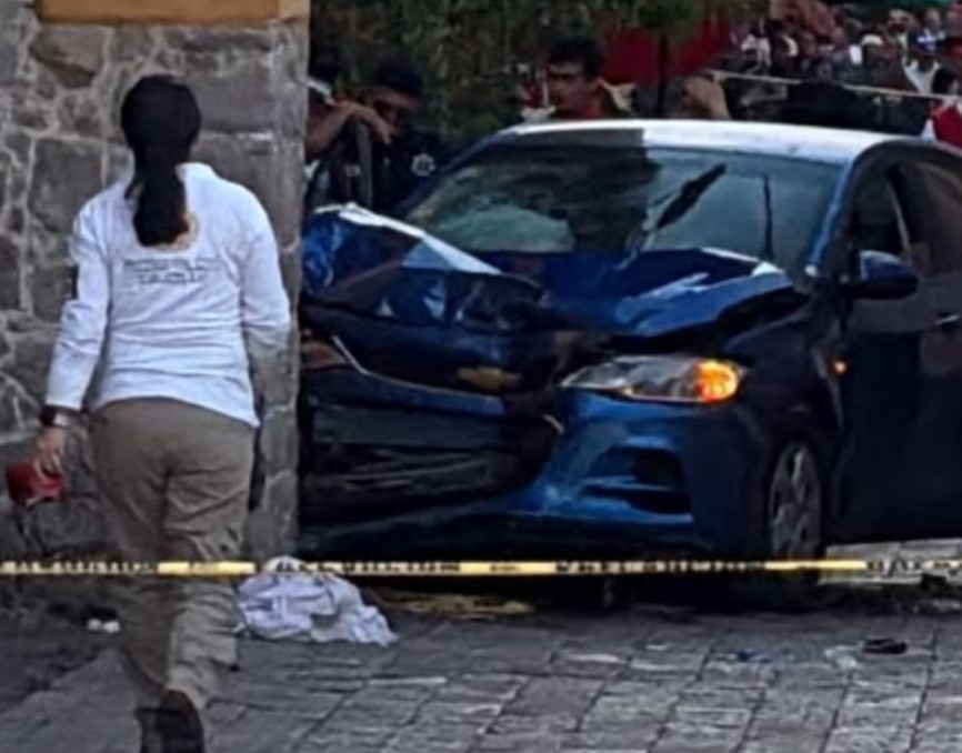 CONDUCTOR ATROPELLA A 15 PERSONAS EN ZACATLÁN