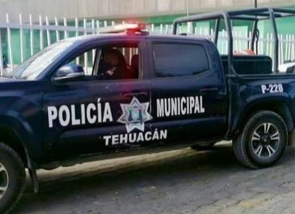 DELINCUENTES ARMADOS ROBAN EN CLÍNICA DE TEHUACÁN