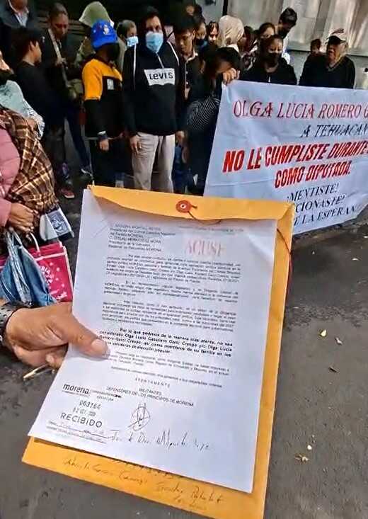 Morenistas de Tehuacán se manifiestan en sede nacional de Morena contra Olga Romero